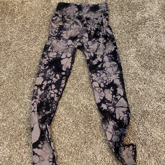 Butt Scrunch Amazon Leggings - Picture 1 of 2